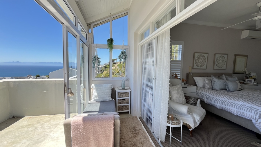 4 Bedroom Property for Sale in Simons Kloof Western Cape